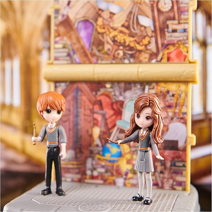 Wizarding World Harry Potter, Room of Requirement 2-in-1 Transforming Playset with 2 Exclusive Figures and 3 Accessories, Kids Toys for Ages 5 and up