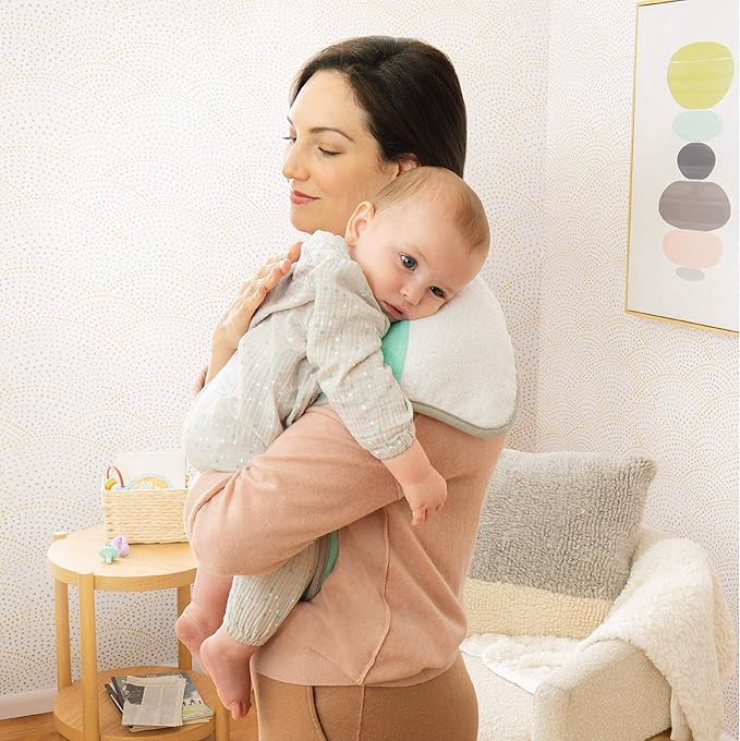 MunchkinÂŽ TheraBurpee: 2 Pack Burp Cloths with Built-in Pockets, for use with Colic & Fever Rescue Kit 1 Blue, 1 Mint,2 1)